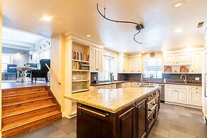 Antlers on the Creek Bed & Breakfast