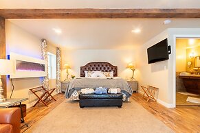 Antlers on the Creek Bed & Breakfast