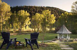 Antlers on the Creek Bed & Breakfast