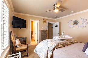 Antlers on the Creek Bed & Breakfast