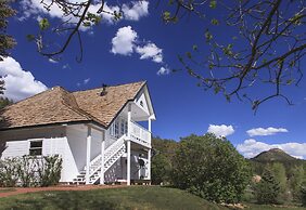 Antlers on the Creek Bed & Breakfast