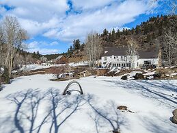 Antlers on the Creek Bed & Breakfast