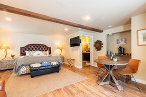 Antlers on the Creek Bed & Breakfast