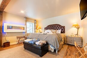 Antlers on the Creek Bed & Breakfast