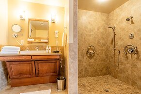 Antlers on the Creek Bed & Breakfast