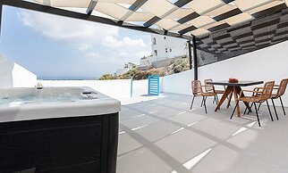 Christos Suite With Outdoor Hot Tub And Sea View
