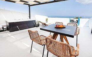 Christos Suite With Outdoor Hot Tub And Sea View