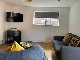 Hull Spacious Guest House-3