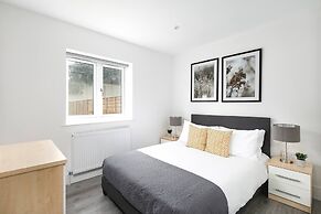 Skyvillion Vineyard Court, Enfield, 2 Bed, With Garden