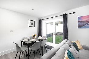 Skyvillion Vineyard Court, Enfield, 2 Bed, With Garden