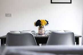 Skyvillion Vineyard Court, Enfield, 2 Bed, With Garden