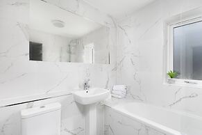 Skyvillion Vineyard Court, Enfield, 2 Bed, With Garden