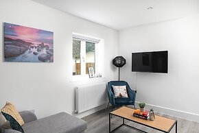 Skyvillion Vineyard Court, Enfield, 2 Bed, With Garden