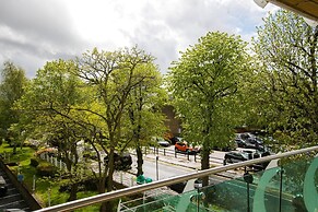 Skyvillion Tower Point Enfield 1bed W Balcony