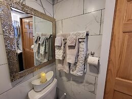 A Private City, Cabin-feel Studio for 1 Person