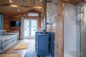 The Hygge Hut - 1 Bed - Freshwest Beach Retreat