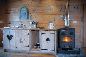 The Hygge Hut - 1 Bed - Freshwest Beach Retreat