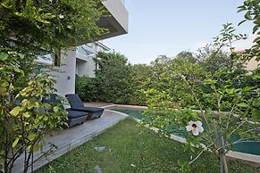 Vari Views in Vari With 3 Bedrooms and 3 Bathrooms