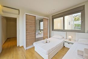 Vari Views in Vari With 3 Bedrooms and 3 Bathrooms