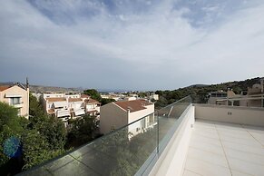 Vari Views in Vari With 3 Bedrooms and 3 Bathrooms