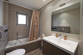 Vari Views in Vari With 3 Bedrooms and 3 Bathrooms