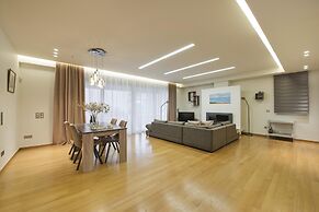 Vari Views in Vari With 3 Bedrooms and 3 Bathrooms