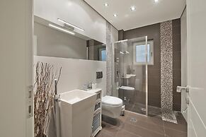 Vari Views in Vari With 3 Bedrooms and 3 Bathrooms