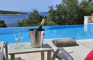 The Artist s House in Paxi