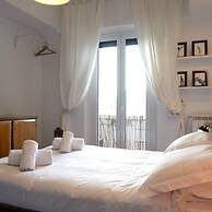 Homethic Piramide in Rome