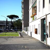 Homethic Piramide in Rome