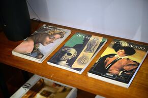 Homethic Piramide in Rome