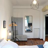 Homethic Piramide in Rome