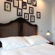 Homethic Piramide in Rome