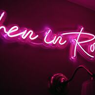 Homethic Piramide in Rome