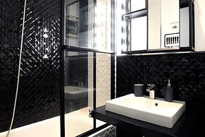 Homethic Piramide in Rome