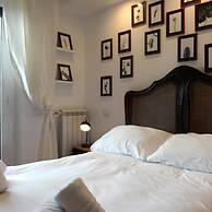 Homethic Piramide in Rome