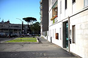 Homethic Piramide in Rome