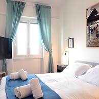 Homethic Piramide in Rome