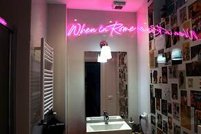 Homethic Piramide in Rome