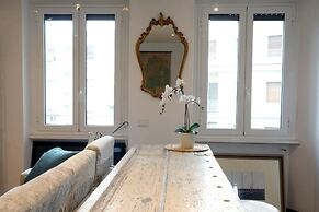 Homethic Piramide in Rome