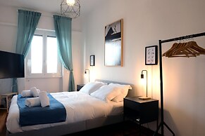 Homethic Piramide in Rome