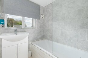 Skyvillion - 2bed House W Grdn&parking In Hatfield