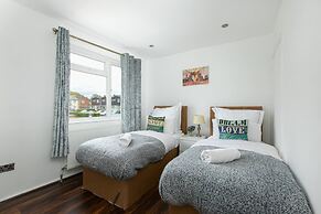 Skyvillion - 2bed House W Grdn&parking In Hatfield