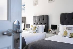 Skyvillion - Enfield 4bed House W Garden & Parking