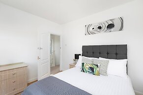 Skyvillion - Enfield 4bed House W Garden & Parking