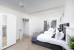 Skyvillion - Enfield 4bed House W Garden & Parking