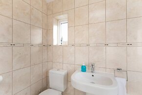 Skyvillion - Enfield 4bed House W Garden & Parking