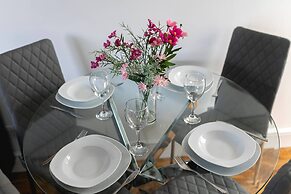 Skyvillion - Enfield 4bed House W Garden & Parking