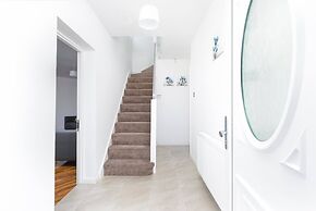 Skyvillion - Enfield 4bed House W Garden & Parking