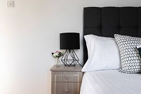 Skyvillion - Enfield 4bed House W Garden & Parking